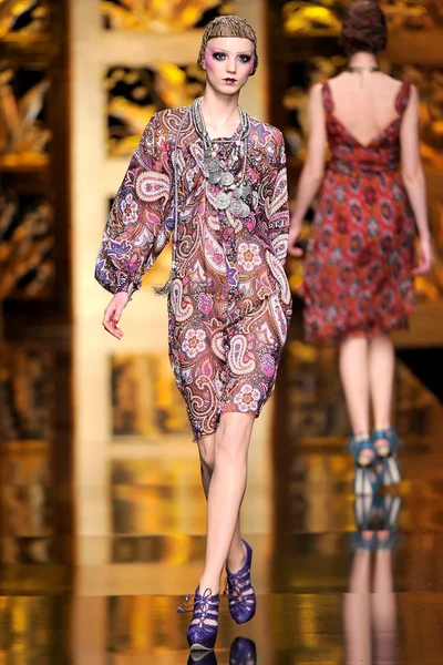 Look 25